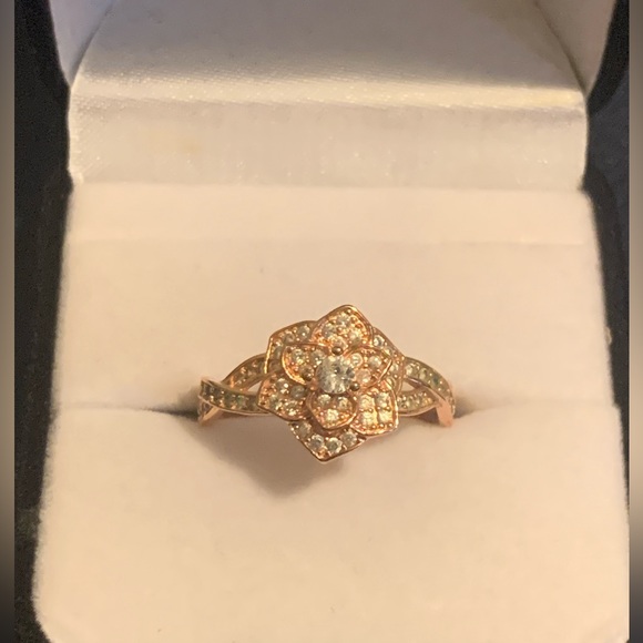 ❤️TRULY STUNNING ROSE GOLD RING WITH AAA+ ZIRCONIAS IN SIZE 8.5❤️ - Picture 5 of 6